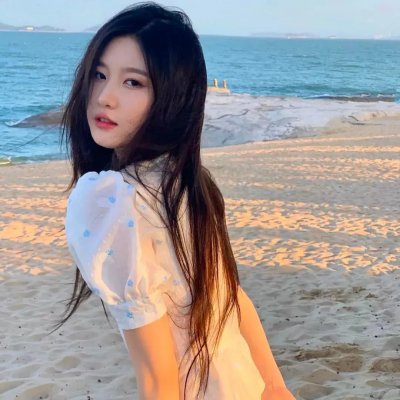 穿条纹衣的男孩
